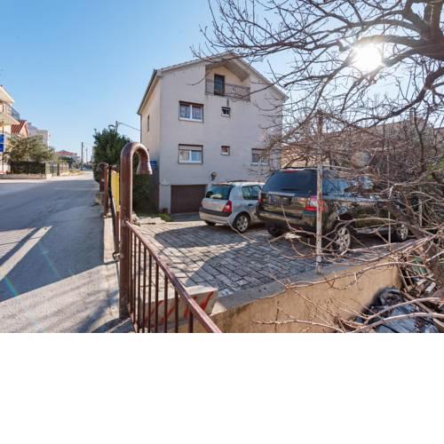 Cosy Holiday Home in Zadar with Garden