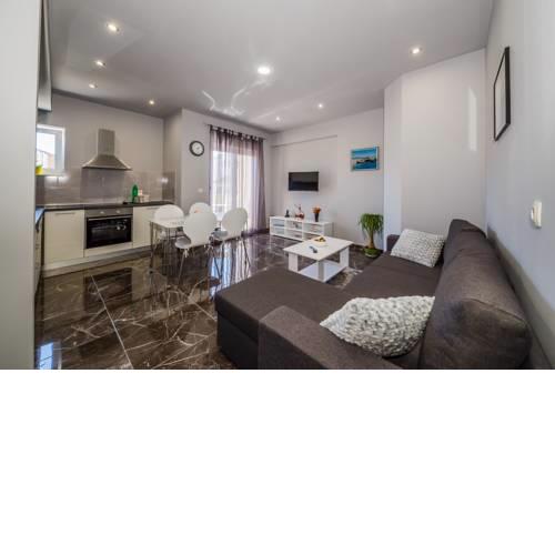 Cosy new apartment close to beachfront