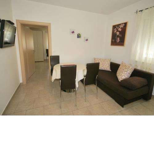 Cozy Apartment near Sea in Trogir