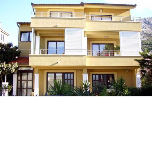 Cozy Apartment near Split for 6-8 Persons with 3 bathrooms, terrace, aircon, WiFi, washing machine 5030-1