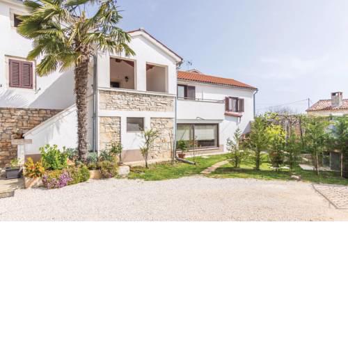 Cozy app with Whirlpool, BBQ and eco garden near Poreč
