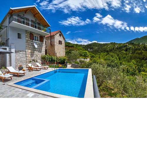 Cozy house Duje with heated pool and jacuzzi