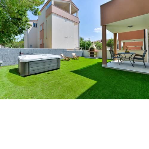 Crowonder Cascada Villa with Jacuzzi - S6