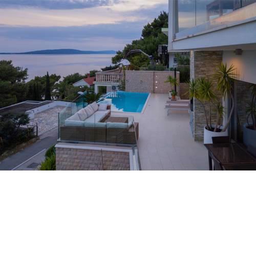 ctdv288- Luxurious villa with pool, 8+2, directly on the sea