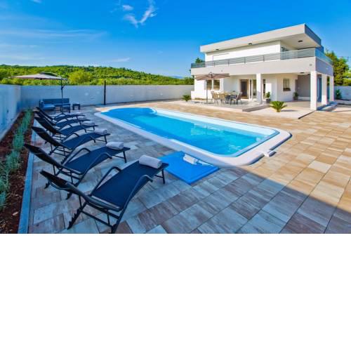 cthv283- Beautiful holiday home with pool on the island of Hvar, 7 persons
