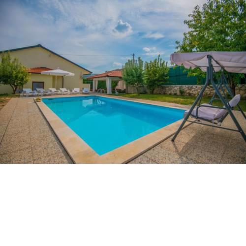 ctim238/ Holiday house with private pool