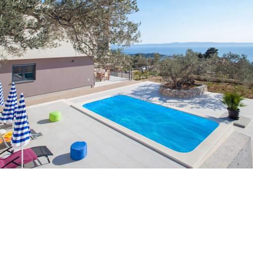 ctma138/ Holiday house with private pool