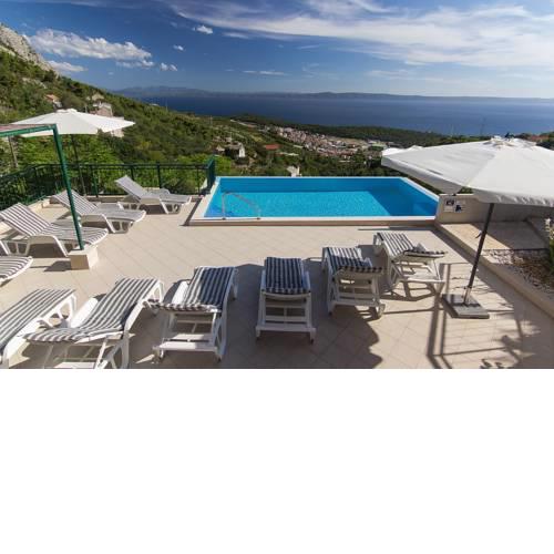 ctma155/ Holiday house with private pool, consists of two residential units, beautiful view,up to 6 + 2 persons in Makarska