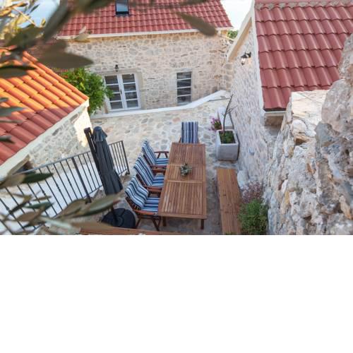 ctpo161/ Holiday house with private heated pool