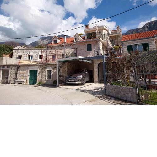 ctpo284- Stunning old-stone house with whirlpool
