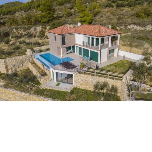 ctst124/ Newly built and modern villa with private pool