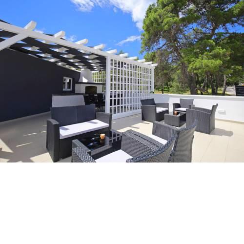 Deluxe MKC Apartments