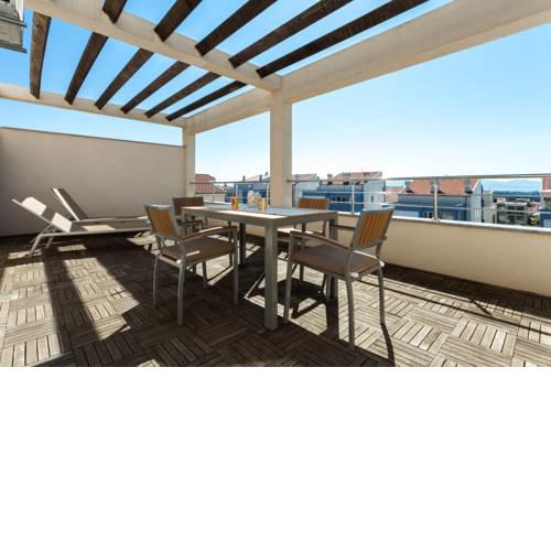 Deluxe Neli Apartments