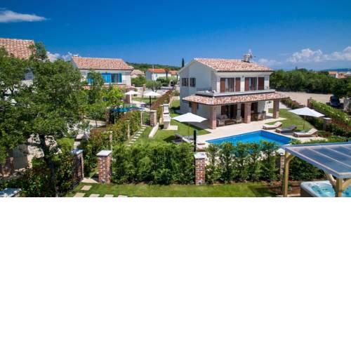 DeLuxe Villa Suza