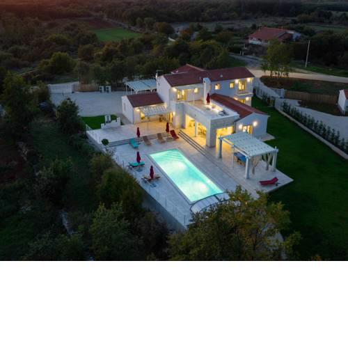 Luxurious Villa in Svetvincenat with heated Swimming Pool