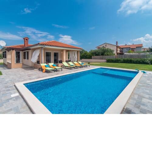 Detached villa with private pool in southern Istria, center within walking distance