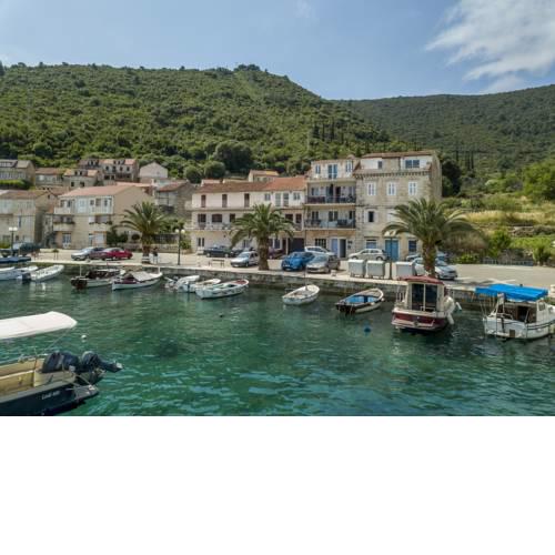 Divna Apartments and Rooms