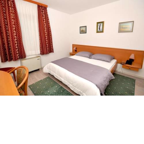 Double Room Trogir 15155b