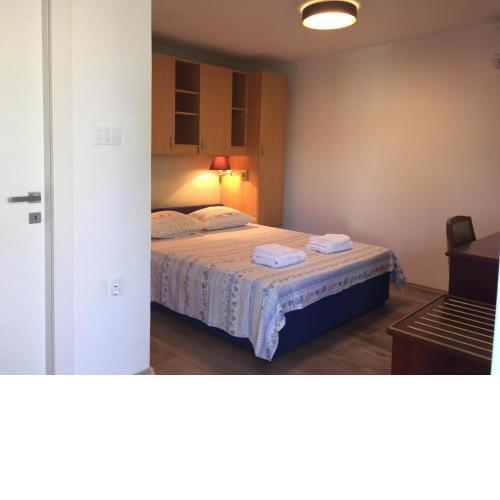 Double room with bathroom, WiFi, airco, parking, washing machine, grill