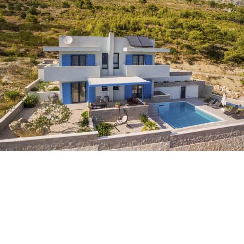Duce Villa Sleeps 8 Pool Air Con WiFi