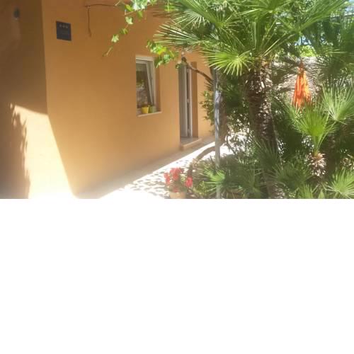 Eleonora Apartments