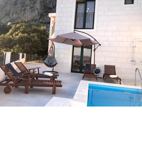 Enjoy Nature`s Beauty in New House for 30% Off (Villa Gabriel)