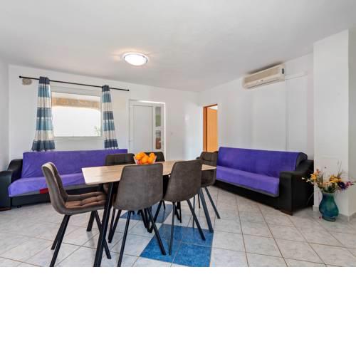 Enticing Apartment in Vir near Seabeach