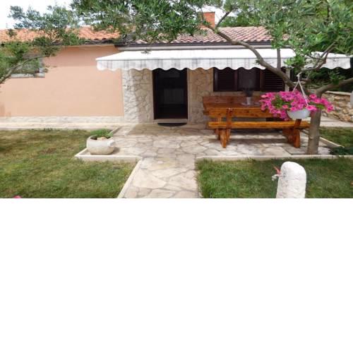 Excellent small stone house for rent /4 persons