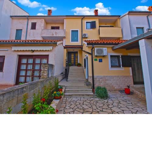 Family Friendly Apartment 946