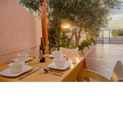 family-friendly apartment on the beach with sea view