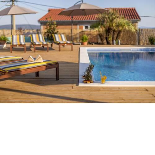 Family friendly apartments with a swimming pool Kastel Kambelovac, Kastela - 18117