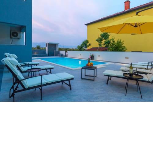 Family friendly apartments with a swimming pool Novalja, Pag - 17052