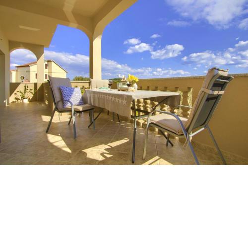 Family-friendly home w/beautiful terrace