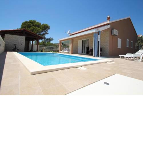 Family friendly house with a swimming pool Kastel Novi (Kastela) - 12214