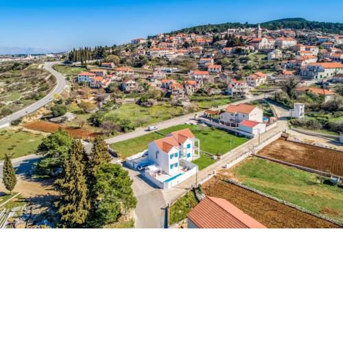 Family friendly house with a swimming pool Nerezisca (Brac) - 17046