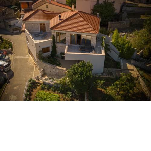 Family house in village Svirče - island Hvar
