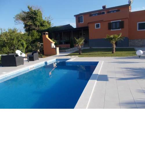 Ferienwohnung m privatem Pool