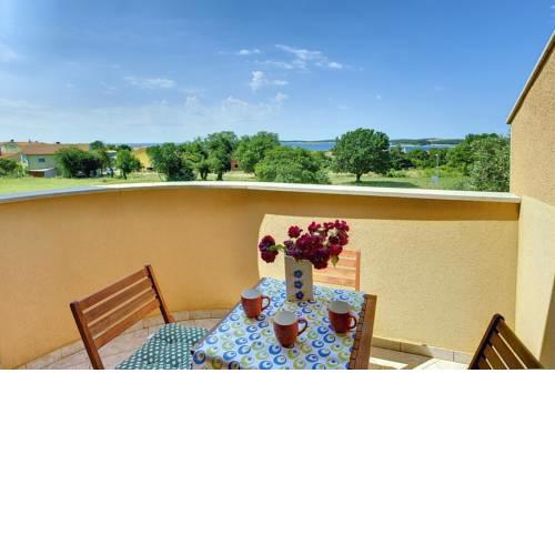 Apartment Malvazija
