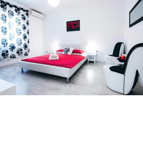 Fifi apartment w. parking in old town