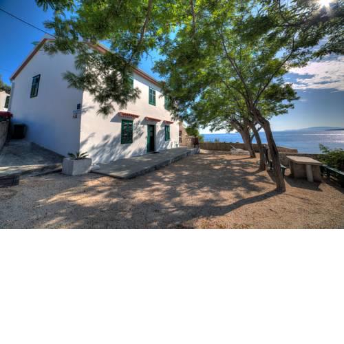 Holiday House "Figurica" Lun