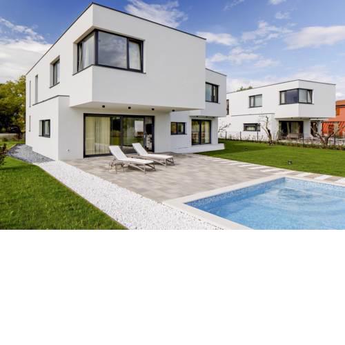 Filipac Villa Sleeps 8 Air Con WiFi