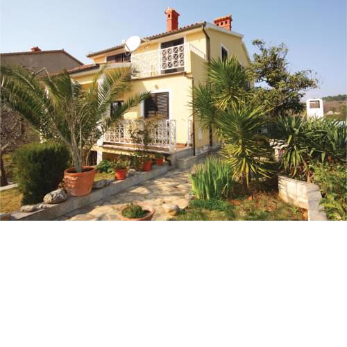Five-Bedroom Apartment in Medulin