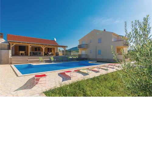 Five-Bedroom Holiday Home in Benkovac-Kakma