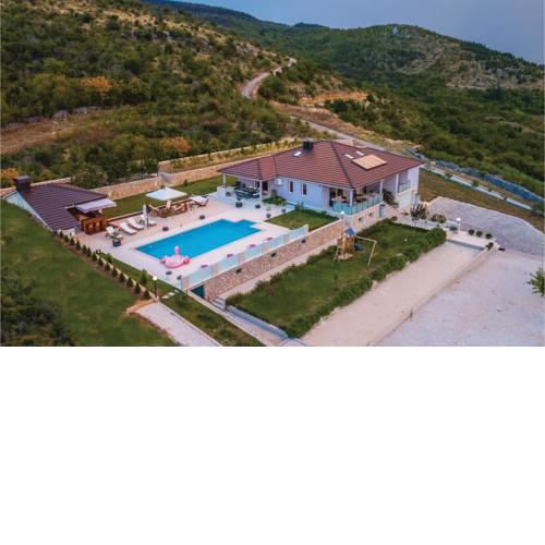 Five-Bedroom Holiday Home in Glavina Donja