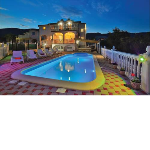 Five-Bedroom Holiday Home in Kastel Novi