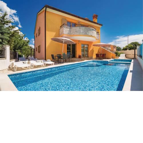 Five-Bedroom Holiday Home in Krnica
