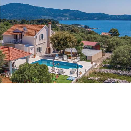 Five-Bedroom Holiday Home in Stracincica