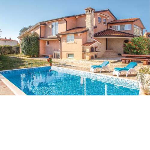 Five-Bedroom Holiday Home in Vodnjan