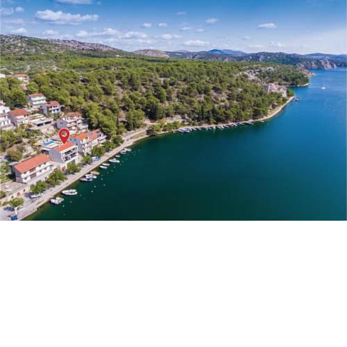 Five-Bedroom Holiday Home in Zaton