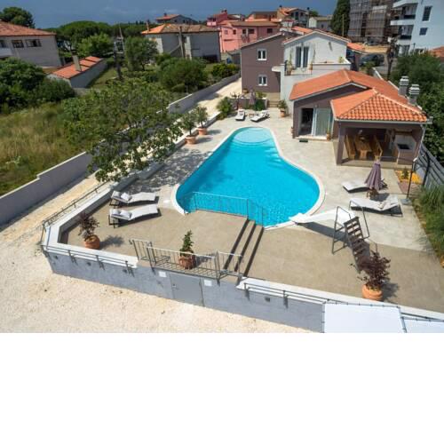 Five bedroom villa Emily with pool in Medulin